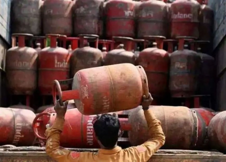 LPG Cylinder Price : नव्या महिन्याच्या पहिल्या दिवशीच एलपीजी सिलेंडरच्या किमतींत वाढ