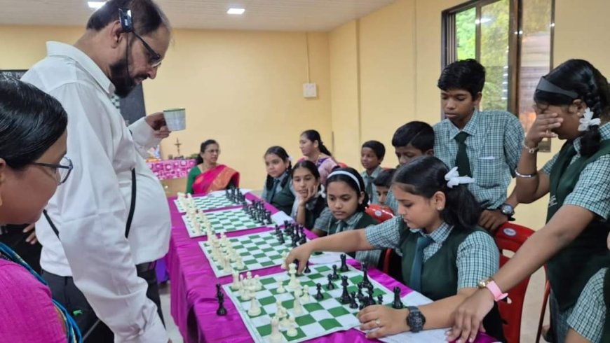 प्रसिद्ध आंतरराष्ट्रीय बुद्धिबळपटू शरद वझे लांजातील विद्यार्थ्यांबरोबर बुद्धिबळात रमले..