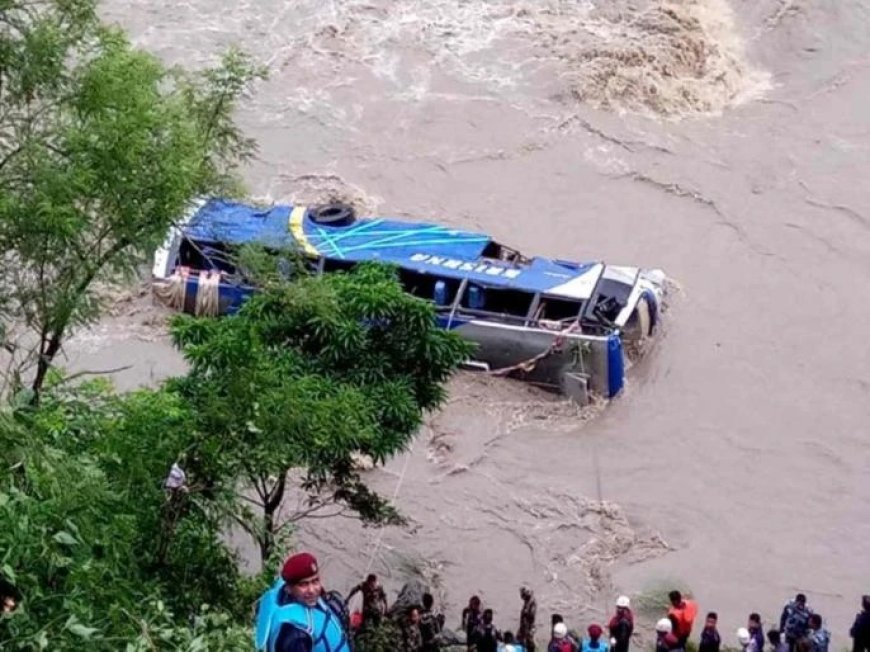 नेपाळमध्ये भारतीय प्रवाशांची बस नदीत कोसळली; १४ जणांचा मृत्यू