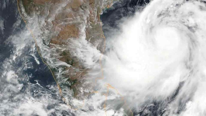 Asna Cyclone warning : तब्बल 48 वर्षांनी ऑगस्टमध्ये अरबी समुद्रात चक्रीवादळ धडकणार..; 'या' 6 राज्यांमध्ये अतिवृष्टीचा इशारा