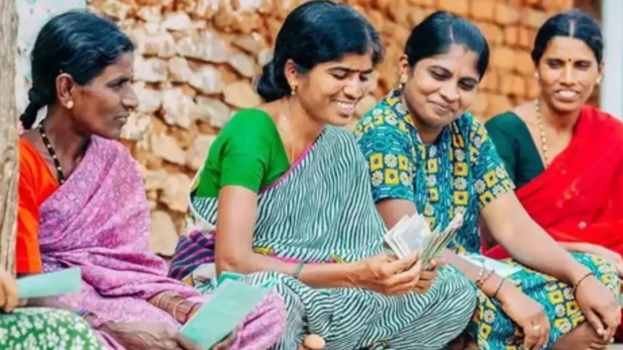 Ladki Bahin Yojana: Diwali bonus for beloved sisters; November money will be received in advance, 3 thousand will be deposited in the account by October 10!