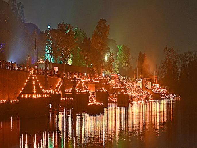 Kolhapur: Panchganga ghat lit up with 51 thousand lights