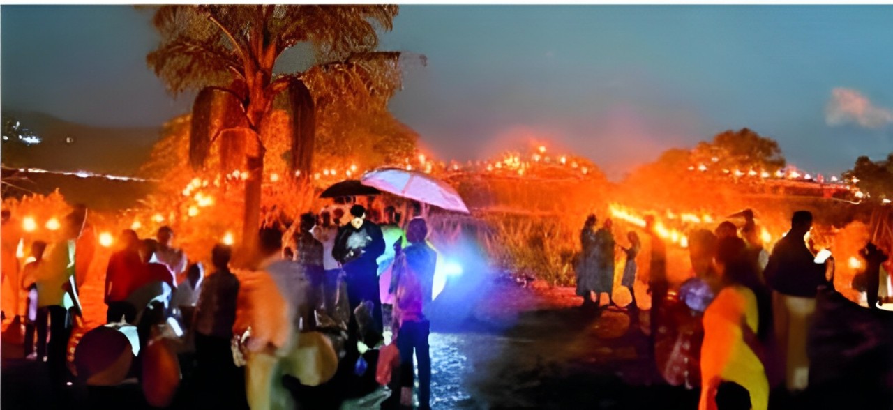 Chiplun: Govindgad lit up in the light of torches!