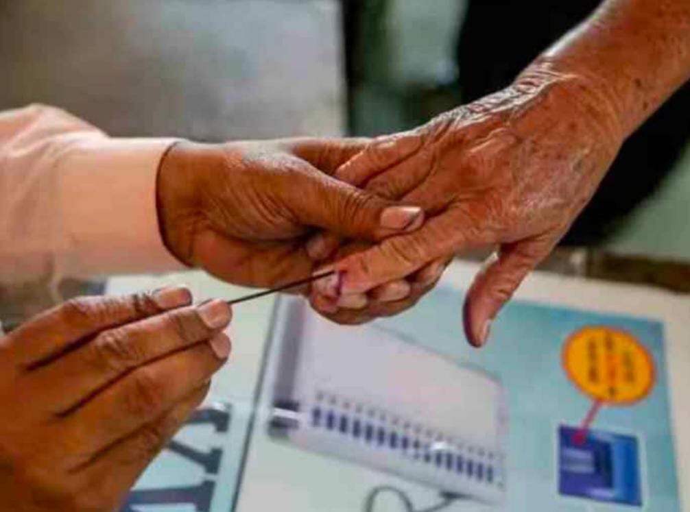 Maharashtra Election : Today is voting day; The fate of 4,136 candidates from 288 constituencies in the state will be closed; When is the voting time?