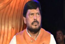 देशाला कॉक्रोच जनता पक्षाची आवश्यकता नाही, राजीनामा घेऊन प्रश्न सुटणार नाही : रामदास आठवले