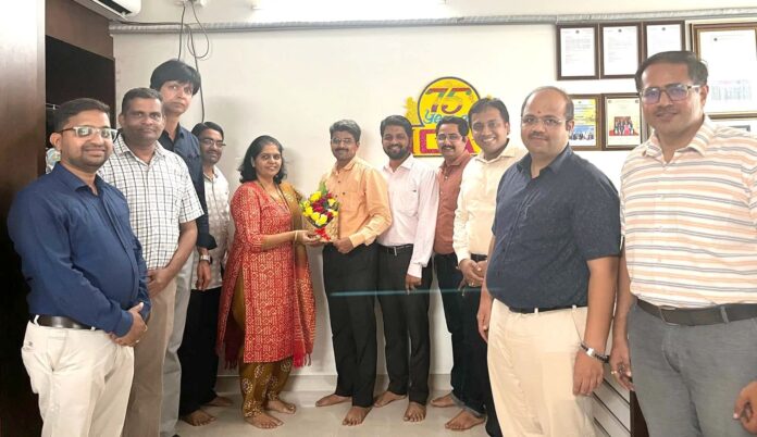 301e5dc92488bbaf548eac4ac34305f7