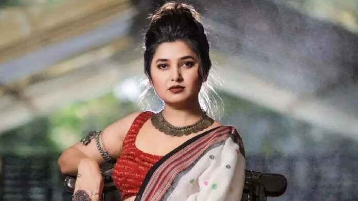 Prajakta-Mali-look-2