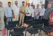 पोलीस पाटलांच्या निवृत्तीचे वय ६५ वर्षे करा! रत्नागिरी जिल्हा पोलीस पाटील संघटनेचे अप्पर पोलीस अधीक्षकांना निवेदन