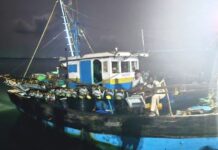 मालवण समुद्रात अनधिकृत LED मासेमारीवर मत्स्य विभागाची धडक कारवाई; रत्नागिरीची नौका जप्त