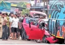 मुंबई-गोवा महामार्गावर भीषण अपघात! उभ्या ट्रॅव्हल्सला कारची जोरदार धडक; एकाच कुटुंबातील चौघांसह ५ जण गंभीर