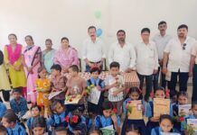 School Academic Year: नव्या शैक्षणिक वर्षाच्या पहिल्याच दिवशी नगरसेवक विजय खेडेकर यांनी दिली शाळेला सदिच्छा भेट; विद्यार्थ्यांशी साधला संवाद