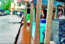 गणपतीपुळ्यात पावसाचे पाणी थेट मुख्य रस्त्यावर; दुकाने धोक्यात, पर्यटक त्रस्त