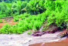 Sangameshwar Farmer Crisis: मेढे तर्फे फुणगूसमध्ये नदीच्या प्रवाहाने बदलला मार्ग; शेतजमीन पूर्णपणे बाधित झाल्याने बळीराजा हवालदिल