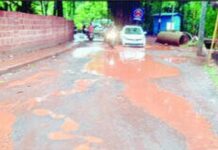 Ganpatipule Road Potholes: गणपतीपुळे येथील कोल्हटकर तिठा ते मोरया चौकात खड्ड्यांचे साम्राज्य