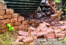 Khed School Wall collapse: वेरळ येथील जिल्हा परिषद शाळेची संरक्षण भिंत कोसळली, सुदैवाने जीवितहानी टळली