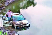 Chiplun Car Accident: चिपळूणात कार रिव्हर्स घेताना थेट शिवनदीत कोसळली