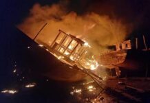 Dapoli Boat Fire News: आंजर्ले येथे पार्किंगमधील मासेमारी बोटींना भीषण आग; २ ते ३ बोटी जळून खाक, लाखो रुपयांचे नुकसान