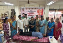 मुख्यमंत्री देवेंद्र फडणवीस यांच्या वाढदिवसानिमित्त रत्नागिरीत भव्य रक्तदान शिबिर; ५६ रक्तदात्यांचा उत्स्फूर्त प्रतिसाद