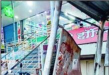 सावर्डे बस थांबा वर्षभरापासून दुरुस्तीच्या प्रतीक्षेत; प्रवाशांचे हाल