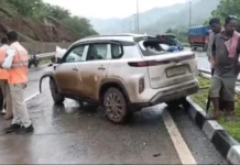Khed Kashedi Accident: कशेडी-वझरवाडी येथे कारचा भीषण अपघात; एकाच कुटुंबातील चौघे गंभीर जखमी
