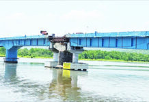 Ambet Bridge: आंबेत पुलावरून अद्याप अवजड वाहतूक बंदच; प्रवासी आणि वाहनधारकांमध्ये तीव्र संताप
