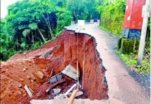 Ratnagiri Municipal Council: परटवणे-वरचा फगरवठारकडे जाणारा रस्ता खचून बंद!