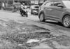 Khed Khednaika Road Pothole: महाडनाका परिसरातील खड्डा ठरतोय जीवघेणा; दुचाकीस्वारांच्या सुरक्षेचा प्रश्न गंभीर