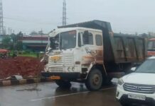 Ratnagiri Kuwarbav Dumper Accident: कुवारबाव येथे तीन डंपरचा विचित्र अपघात; ब्रेक फेल झाल्याने घडली दुर्घटना