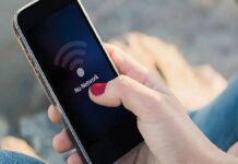 Ratnagiri Mobile Network Issue: उक्षी गावात दोन वर्षांपासून मोबाईल नेटवर्क गायब; संतप्त ग्रामस्थांची कंपनी कार्यालयावर धडक