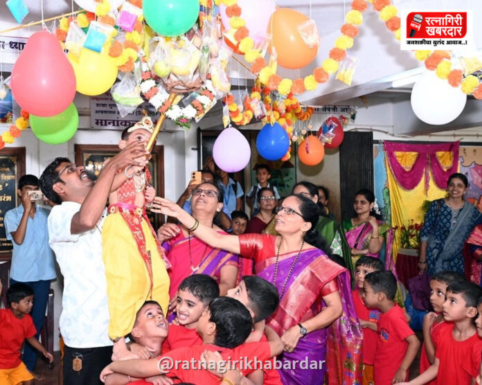 आनंदीबाई अभ्यंकर बालविद्यामंदिरमध्ये दहीहंडी