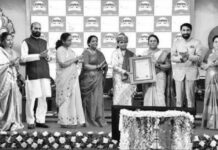 ज्योति कदम यांना राज्यस्तरीय ‘आदर्श माता’ पुरस्कार प्रदान