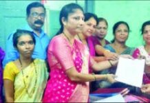 NCMC Card Issues: ‘एनसीएमसी’ कार्डवरून महिला प्रवासी आणि एसटी वाहकांमध्ये वाद; चिपळूण आगाराला निवेदन