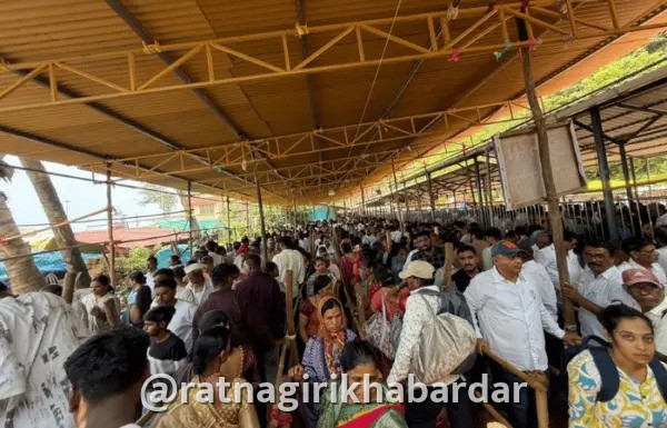 Angaraki Sankashti Ganpatipule: अंगारकी संकष्टी निमित्ताने गणपतीपुळ्यात भाविकांची अलोट गर्दी; पहाटे साडेतीनपासून दर्शनासाठी रांगा Angaraki Sankashti Ganpatipule: अंगारकी संकष्टी निमित्ताने गणपतीपुळ्यात भाविकांची अलोट गर्दी; पहाटे साडेतीनपासून दर्शनासाठी रांगा