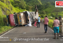 Anuskura Ghat Accident: अनुस्कुरा घाटात आयशर टेम्पो पलटी; ब्रेक फेल झाल्याने अपघात, २० प्रवासी थोडक्यात वाचले