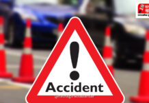 Chiplun Bike Accident: दुचाकीच्या हँडलला पिशव्या लोंबकळणे पडले महाग; नियंत्रण सुटून अपघातात वृद्धाचा मृत्यू Chiplun Bike Accident: दुचाकीच्या हँडलला पिशव्या लोंबकळणे पडले महाग; नियंत्रण सुटून अपघातात वृद्धाचा मृत्यू