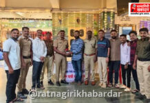 Chiplun Railway Station Incident: धावत्या ट्रेनमधून पडणाऱ्या प्रवाशाचे होमगार्ड रोहित चिले यांनी वाचवले प्राण; सतर्कतेचे सर्वत्र कौतुक Chiplun Railway Station Incident: धावत्या ट्रेनमधून पडणाऱ्या प्रवाशाचे होमगार्ड रोहित चिले यांनी वाचवले प्राण; सतर्कतेचे सर्वत्र कौतुक