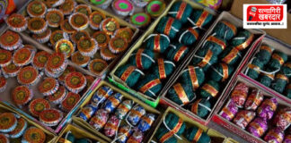 Devrukh Crackers Seized: देवरूखात अनधिकृत फटाके विक्रीवर नगरपंचायतीची धडक कारवाई; ३ व्यापाऱ्यांचा साठा जप्त