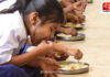 FDA Inspection Ratnagiri School : एफडीएच्या अचानक तपासणीनंतर धान्याचा दर्जा सुधारला; शाळांमध्ये पोहोचतोय स्वच्छ तांदूळ FDA Inspection Ratnagiri School : एफडीएच्या अचानक तपासणीनंतर धान्याचा दर्जा सुधारला; शाळांमध्ये पोहोचतोय स्वच्छ तांदूळ