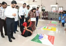 Divisional Commissioner Rubal Agarwal Visit Rajapur: राजापूर नगर वाचनालयात विभागीय आयुक्त रुबल अगरवाल यांची भेट; ‘स्वीप’ उपक्रमांतर्गत मतदार जनजागृती रांगोळी प्रदर्शनाची पाहणी
