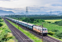 Jan Shatabdi Express Engine Failure: मुंबई-मडगाव जनशताब्दीचे इंजिन पेण स्थानकात पडले बंद; २ तासांहून अधिक काळ रेल्वे रखडली Jan Shatabdi Express Engine Failure: मुंबई-मडगाव जनशताब्दीचे इंजिन पेण स्थानकात पडले बंद; २ तासांहून अधिक काळ रेल्वे रखडली