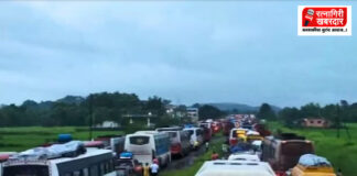 Kokan Ganpati Special Transport: गणेशोत्सवासाठी कोकणात जाणाऱ्या चाकरमान्यांना पनवेलमध्ये वाहतूक कोंडीचा फटका; पळस्पे पुलाजवळ जेएनपीटी महामार्गावर ३ किमी लांब रांगा