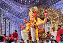 Lalbaugcha Raja: मुंबईतील लालबागच्या राजाचे रत्नागिरीतील लोकप्रतिनिधी व पदाधिकाऱ्यांनी घेतले दर्शन; रत्नागिरीच्या विकासासाठी प्रार्थना