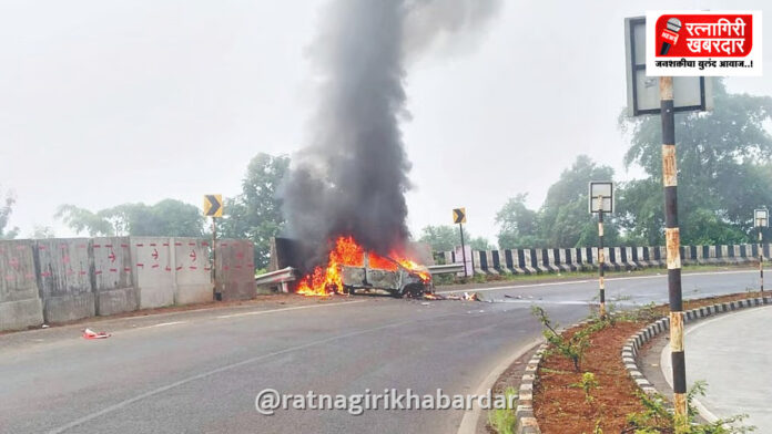 Lanja Highway Accident: वाकेड घाटात विचित्र तिहेरी अपघात; स्कॉर्पिओच्या धडकेनंतर ओरा कारने घेतला पेट