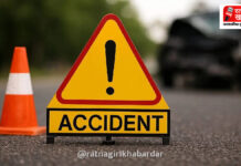 Mumbai Goa Highway Accident News: कोदवली येथे कंटेनर दुभाजकाला आदळून उलटला! Mumbai Goa Highway Accident News: कोदवली येथे कंटेनर दुभाजकाला आदळून उलटला!