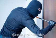 Nanar Housebreak Incident: नाणारमध्ये भरदिवसा घरफोडी; चांदीचे मौल्यवान साहित्य लांबवले Nanar Housebreak Incident: नाणारमध्ये भरदिवसा घरफोडी; चांदीचे मौल्यवान साहित्य लांबवले