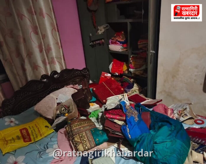 Pachal Burglary Case: गणपती सुट्टीत शिक्षक दाम्पत्याचे घर फोडले; ६.५ लाखांचा ऐवज लांबवला Pachal Burglary Case: गणपती सुट्टीत शिक्षक दाम्पत्याचे घर फोडले; ६.५ लाखांचा ऐवज लांबवला