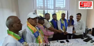 Ratnagiri Civic Issues Protest: शहरातील मोकाट जनावरे आणि खड्ड्यांच्या समस्येवरून वंचित बहुजन आघाडी आक्रमक; रत्नागिरी पालिकेला निवेदन