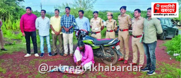 Ratnagiri Crime News: काजरघाटी धारेवर २.१० किलो गांजासह एकाला अटक; १ लाख ८० हजारांचा मुद्देमाल जप्त Ratnagiri Crime News: काजरघाटी धारेवर २.१० किलो गांजासह एकाला अटक; १ लाख ८० हजारांचा मुद्देमाल जप्त