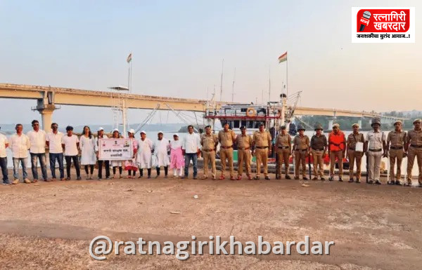 Ratnagiri Police Mission Prabodhan: रत्नागिरी पोलिसांचे ‘मिशन प्रबोधन’; आता पोलीस ठाण्यापुरते सीमित न राहता थेट ग्रामसभेत पोहोचणार पोलीस! Ratnagiri Police Mission Prabodhan: रत्नागिरी पोलिसांचे ‘मिशन प्रबोधन’; आता पोलीस ठाण्यापुरते सीमित न राहता थेट ग्रामसभेत पोहोचणार पोलीस!