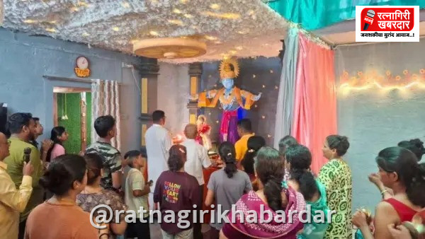 Sangameshwar Ganeshotsav: संगमेश्वरमध्ये शेट्ये कुटुंबात १५२ वर्षांपासून एकत्र बाप्पाची पूजा; २५ घरांचा एकच श्रीगणेश Sangameshwar Ganeshotsav: संगमेश्वरमध्ये शेट्ये कुटुंबात १५२ वर्षांपासून एकत्र बाप्पाची पूजा; २५ घरांचा एकच श्रीगणेश